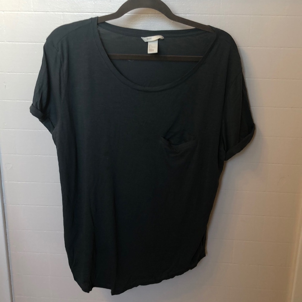 Simple dark green women’s tee